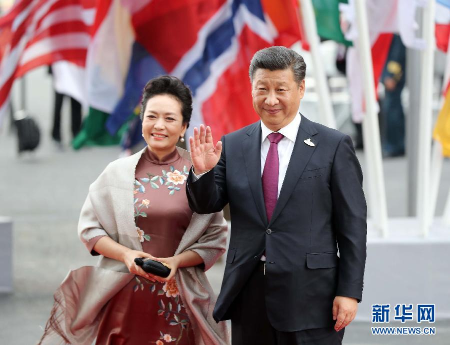 7月7日，二十國集團領導人第十二次峰會在德國漢堡舉行。國家主席習近平出席并發(fā)表題為《堅持開放包容　推動聯(lián)動增長》的重要講話。這是習近平和夫人彭麗媛出席漢堡峰會舉行的音樂會。新華社記者 劉衛(wèi)兵 攝 