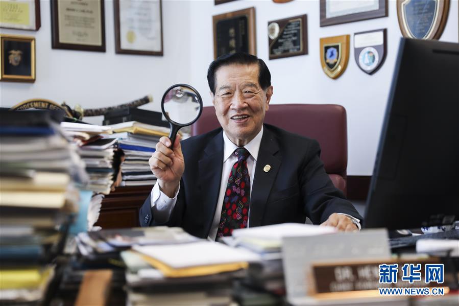 （國際·圖文互動）（1）專訪：“中國共產(chǎn)黨做對了！”——訪美籍華裔刑事鑒識專家李昌鈺