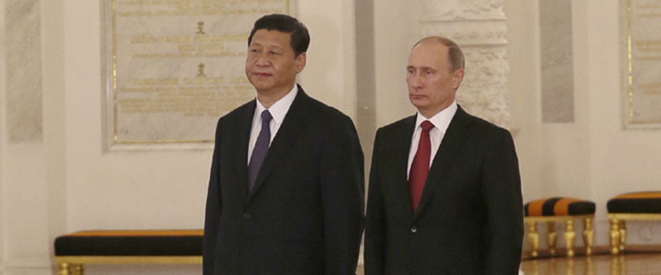 2013年3月，習(xí)近平出席普京舉行的歡迎儀式