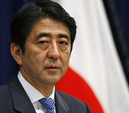 2013，安倍的“狂人日記”